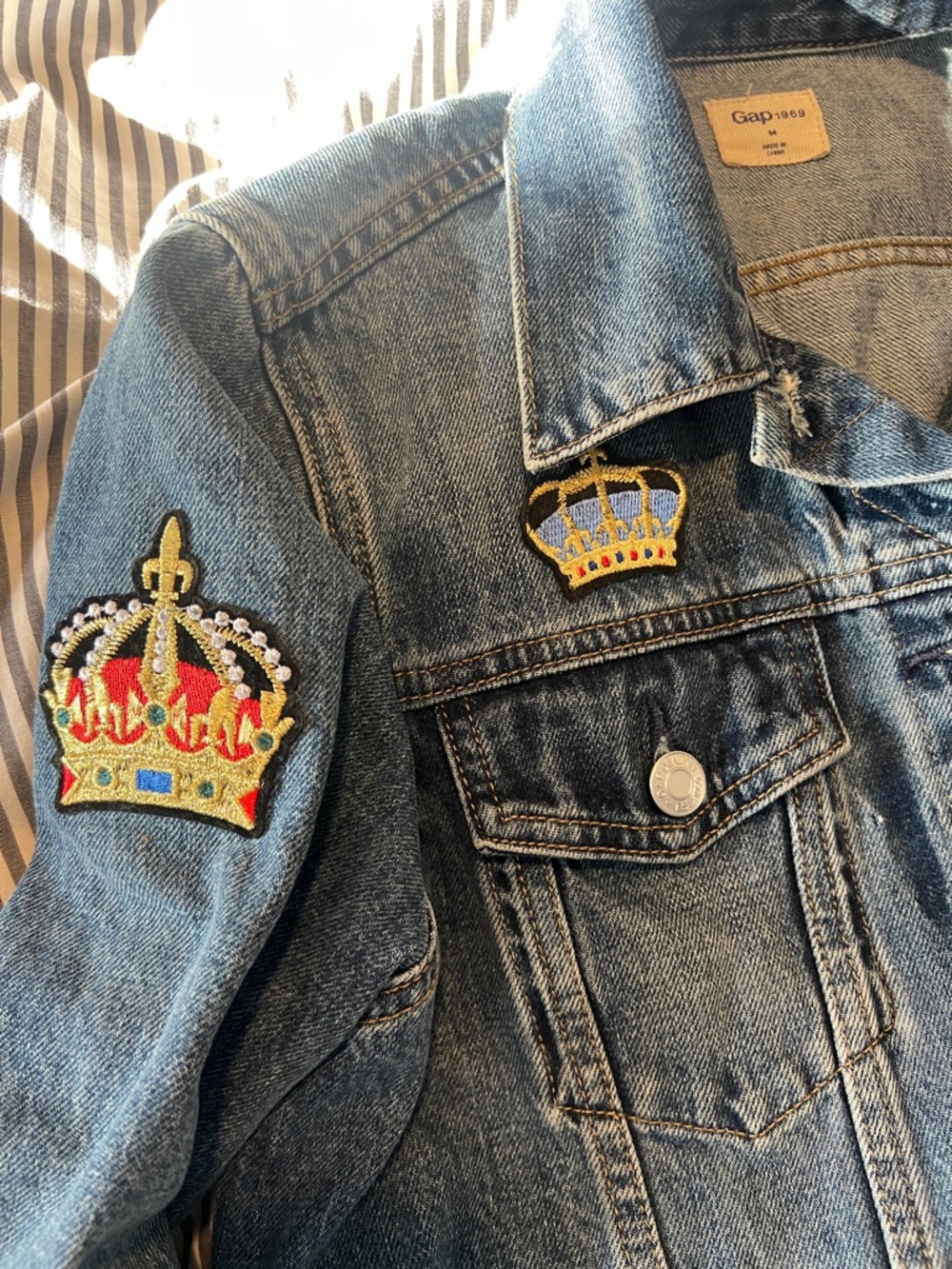 Vintage GAP Blue Denim Jacket with Crown Embroidered Patches - Picture 3 of 8